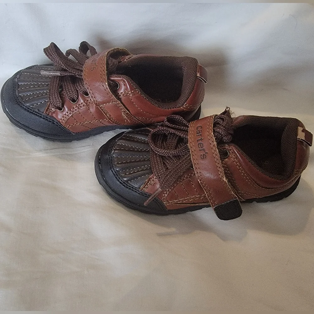 🌟Carter's boys sneakers, lace up, brown with black insoles, laces W/ Velcro Top